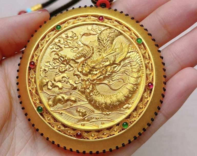 不差钱的中产，买出了新一批“老铺黄金”